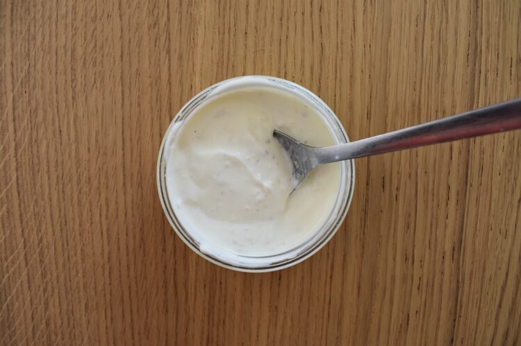 garlic sauce in small bowl