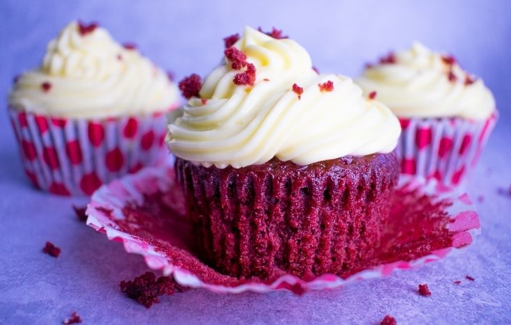 3 red velvet fairy cakes.
