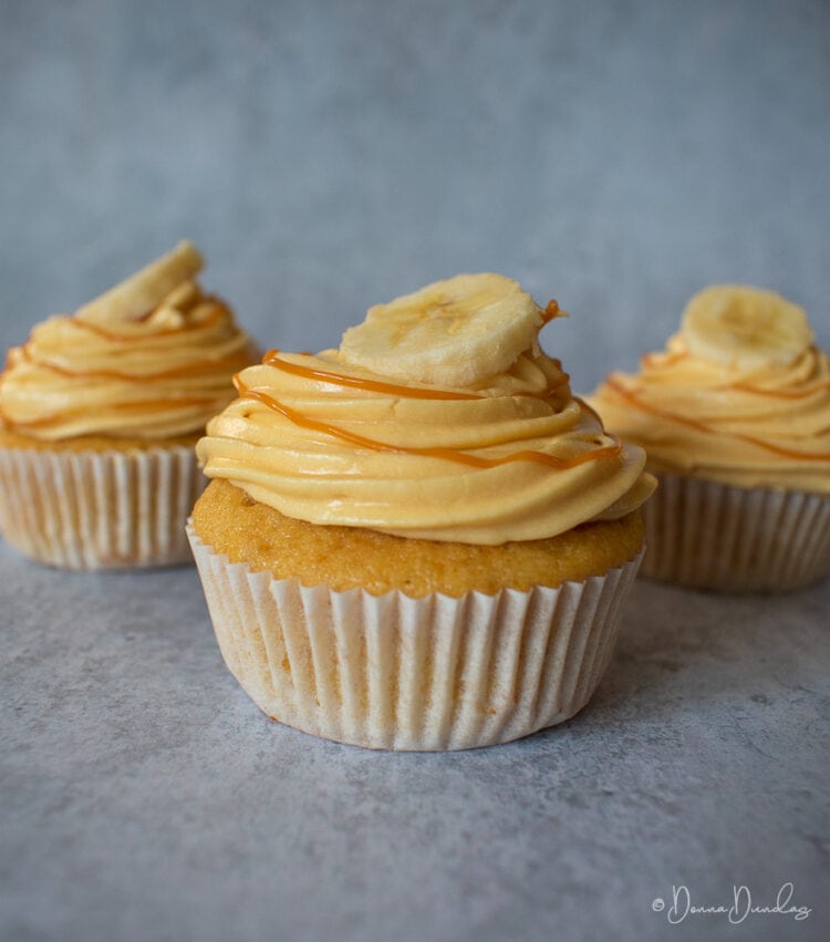 3 banana cupcakes in row.