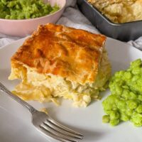Cheesy Leek and Potato Pie is tasty, filling and a fantastic option for meat-free Mondays. It’s also super easy to make, which is always a bonus!