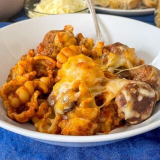 Meatball pasta bake is perfect for anyone who loves spaghetti and meatballs. Baked pasta and meatballs topped with melted cheese is a fantastic family dinner!