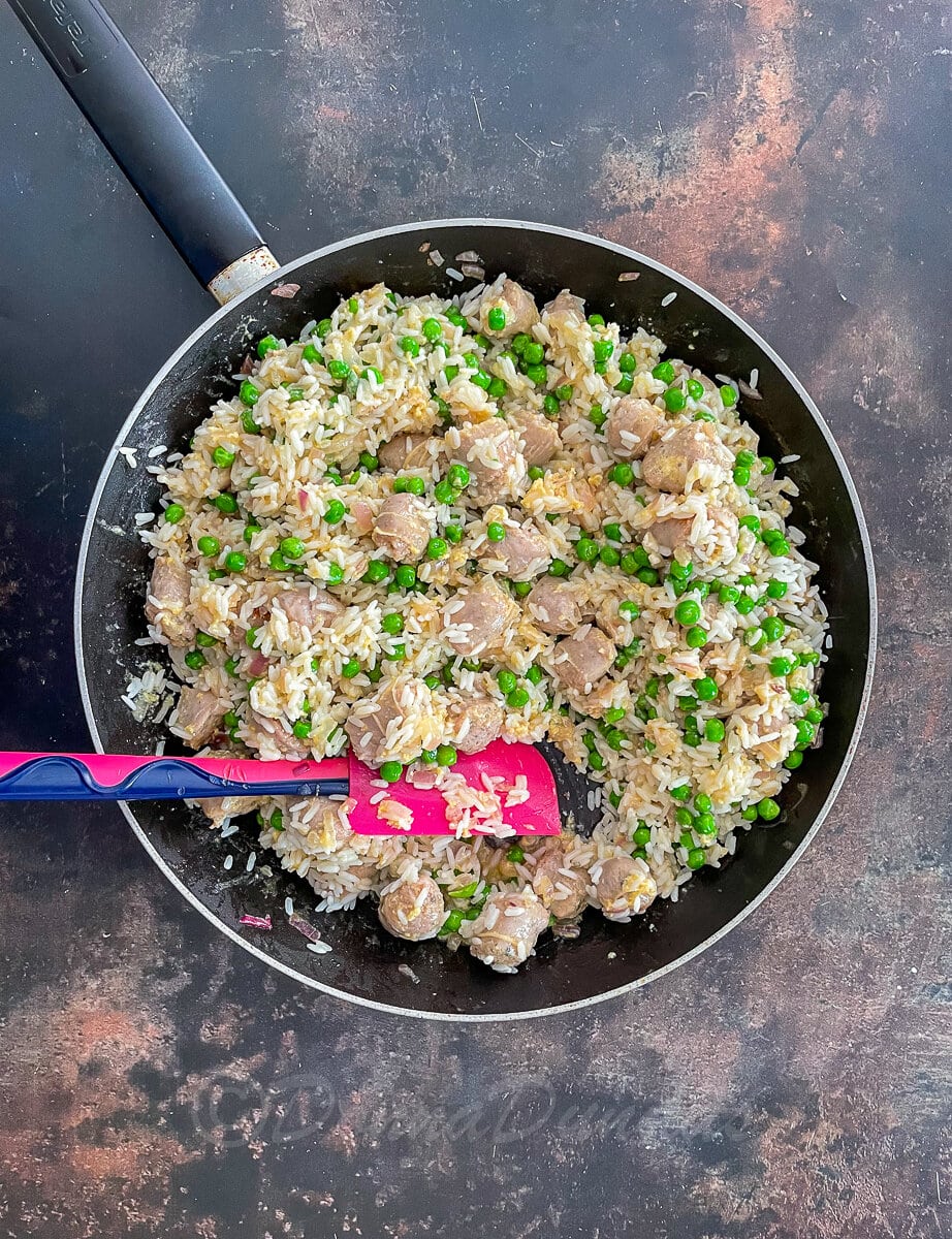 sausages, rice and peas in frying pan.